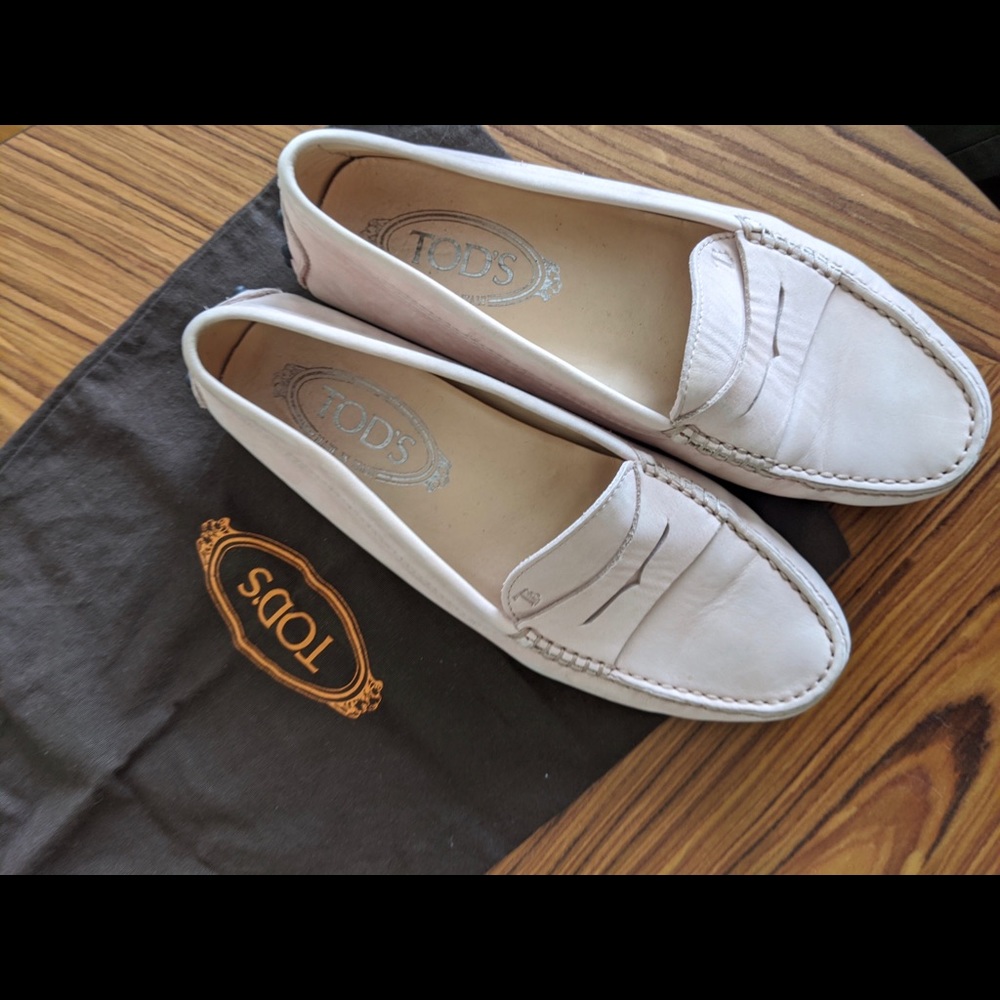 TOD’S Ladies Classic Baby Pink Loafers